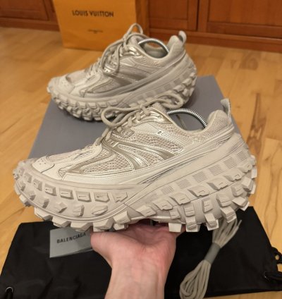 Balenciaga Defender Bouncer Beige