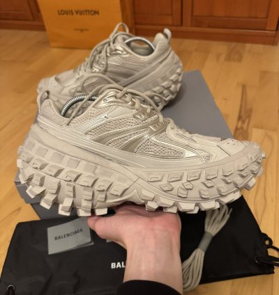 Balenciaga Defender Bouncer Beige