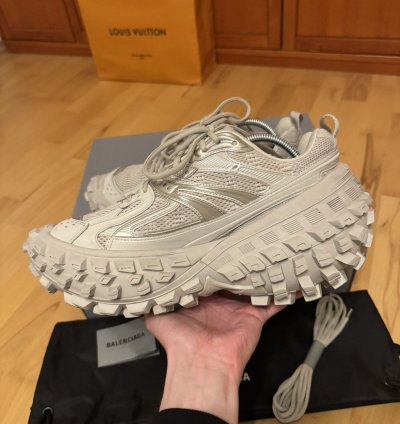 Balenciaga Defender Bouncer Beige