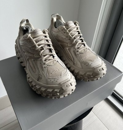 BALENCIAGA DEFENDER BOUNCER SNEAKER