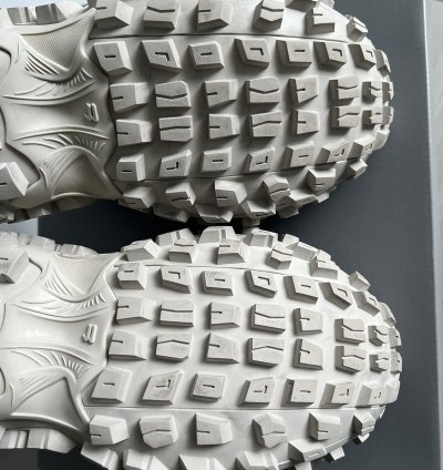 BALENCIAGA DEFENDER BOUNCER SNEAKER
