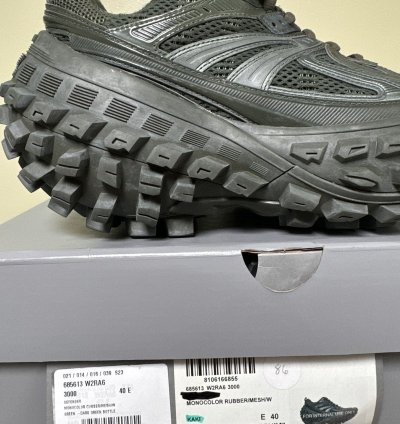 Balenciaga Green Defender Bounce Sneaker
