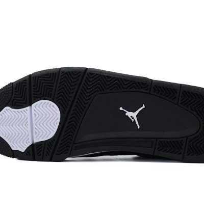 Air Jordan 4 Retro “White Thunder”