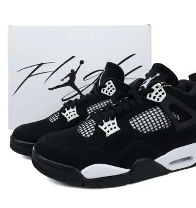 Air Jordan 4 Retro “White Thunder”