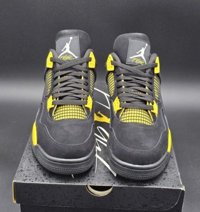 Jordan 4 Retro Thunder 2023. DH6927017