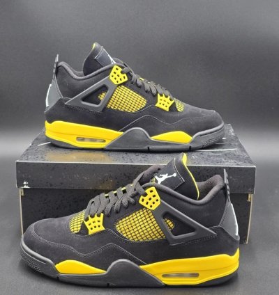 Jordan 4 Retro Thunder 2023. DH6927017