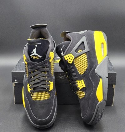 Jordan 4 Retro Thunder 2023. DH6927017