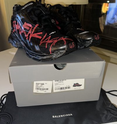 Balenciaga Men RUNNER GRAFFITI SNEAKER IN BLACK