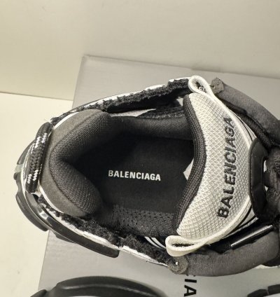 Balenciaga Men Runner Sneaker Black White Sz 12 US (45 EU)
