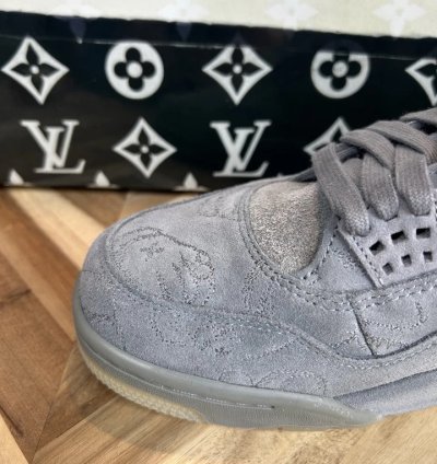 Jordan 4 Mid Mens Grey Kaws