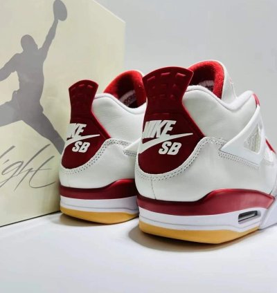 Nike SB x Jordan Air Jordan 4 Varsity Red DR5415-106