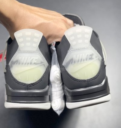 Off-White x Jordan 4 Retro “ Black Cat ”