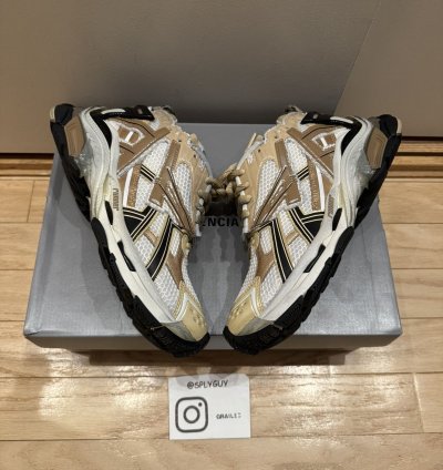 Balenciaga Runner Beige Black White sz 41