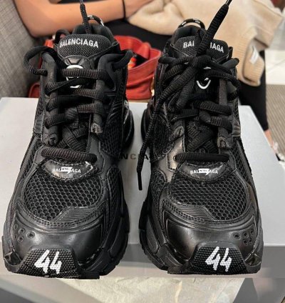 Balenciaga Runner black