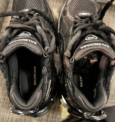 Balenciaga Runner black