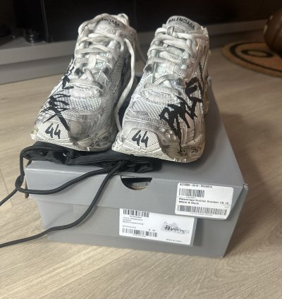 Balenciaga runner Graffiti sneakers