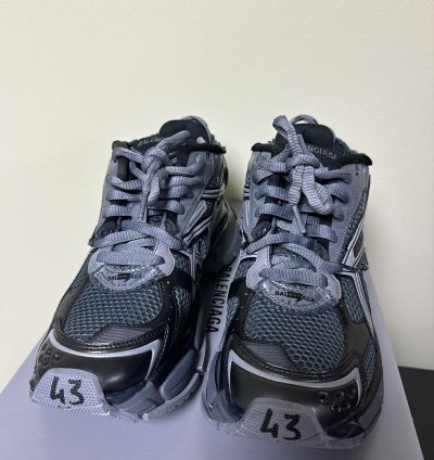Balenciaga Runner Sneaker 43