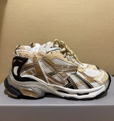 Balenciaga Runner Sneaker Camel (40)