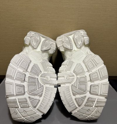 Balenciaga Runner Sneaker White (47)
