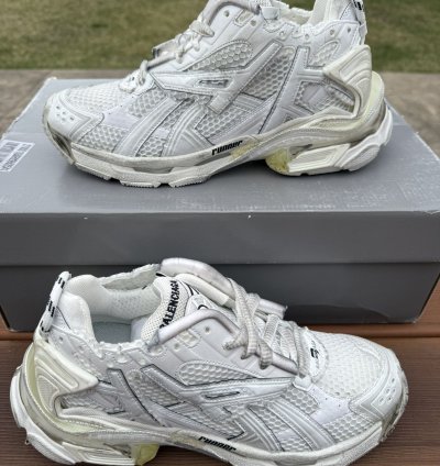 Balenciaga Runner Sneaker White size 6 US