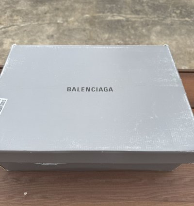 Balenciaga Runner Sneaker White size 6 US