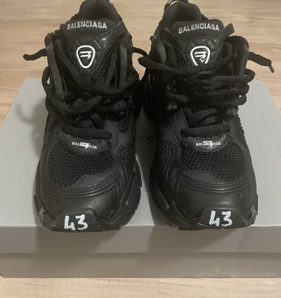 Balenciaga Runners (Black)