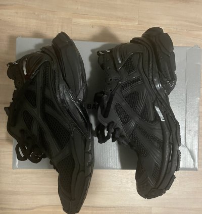 Balenciaga Runners (Black)