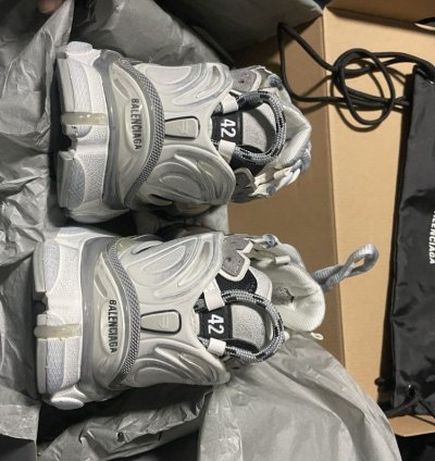 balenciaga runners 2 0 size 9