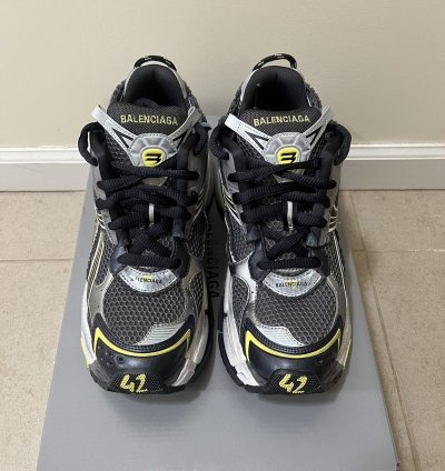 Balenciaga Runners sz 42(9us)