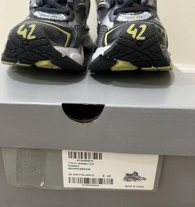 Balenciaga Runners sz 42(9us)