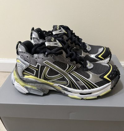 Balenciaga Runners sz 42(9us)