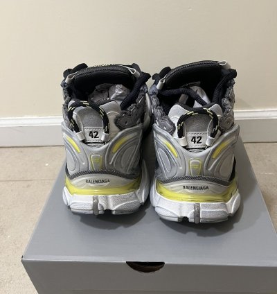 Balenciaga Runners sz 42(9us)