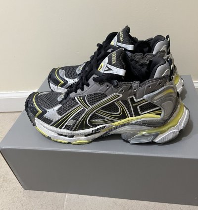 Balenciaga Runners sz 42(9us)