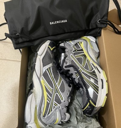Balenciaga Runners sz 42(9us)
