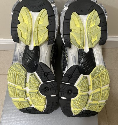 Balenciaga Runners sz 42(9us)