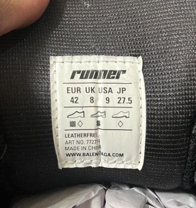 Balenciaga Runners sz 42(9us)