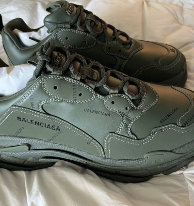 BALENCIAGA TRIPLE ALLOVER LOGO OLIVE GREEN SIZE 45 12 KAKI