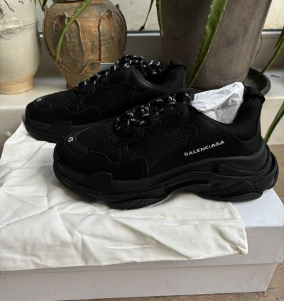 Balenciaga Triple triple black 2018 EU43 non distressed
