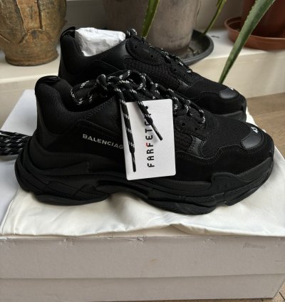 Balenciaga Triple triple black 2018 EU43 non distressed