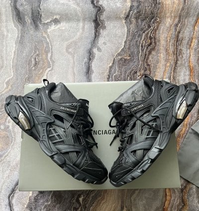 Balenciga Track 2 0 Triple black