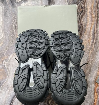 Balenciga Track 2 0 Triple black