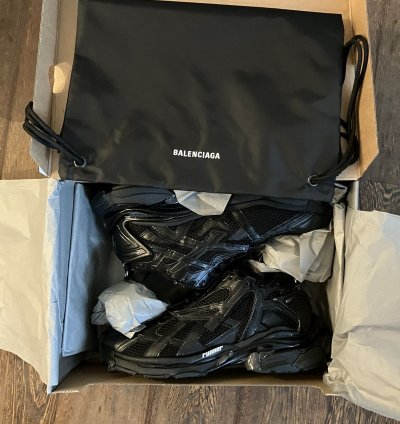Black Runner size 44