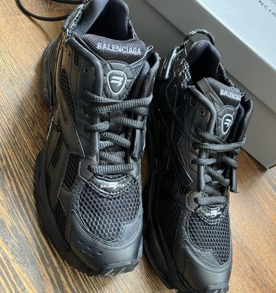 Black Runner size 44
