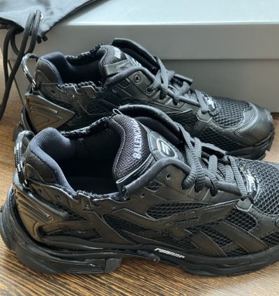 Black Runner size 44