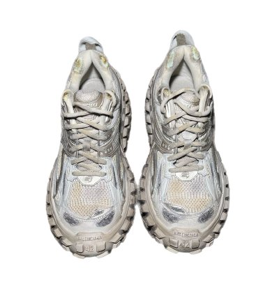Defender Bouncer Worn Out Sneakers