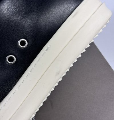 LOW TOP SNEAKERS