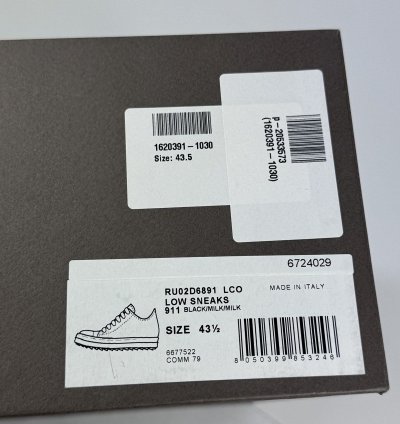 LOW TOP SNEAKERS