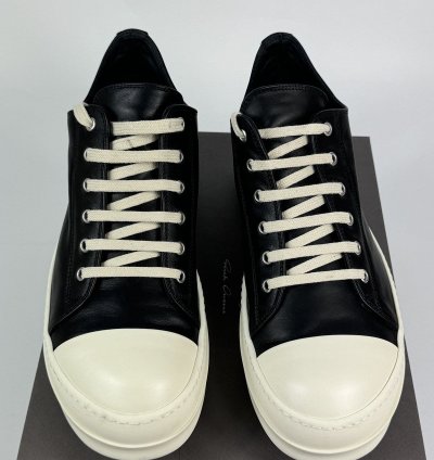 LOW TOP SNEAKERS