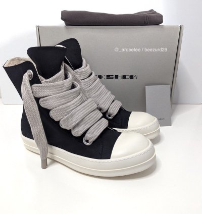 NEW BLACK JUMBO LACE HIGH RAMONES 42