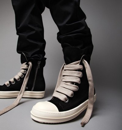 NEW BLACK JUMBO LACE HIGH RAMONES 42